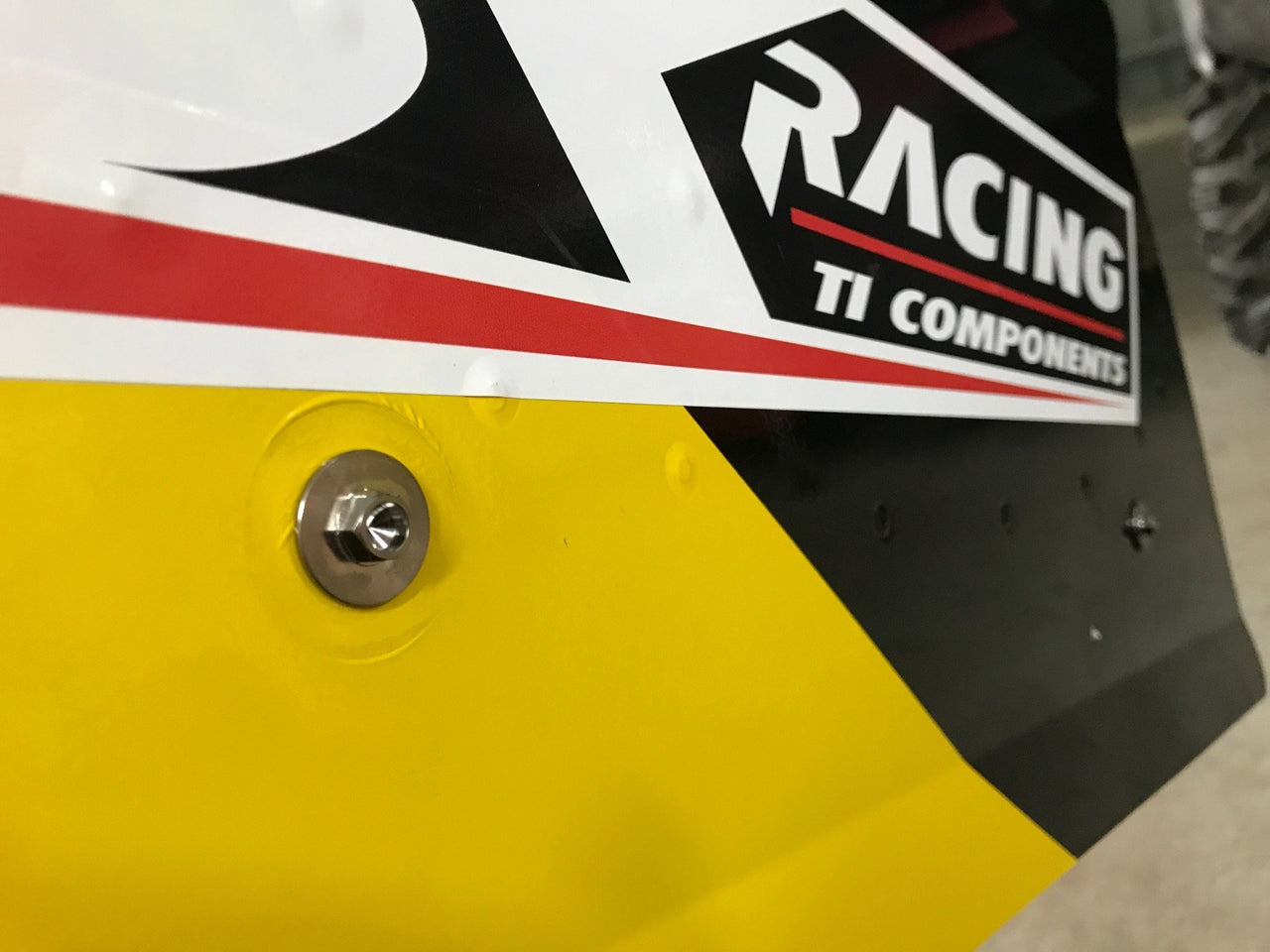 Front Wing Centre Mount With Large OD Flange Kit